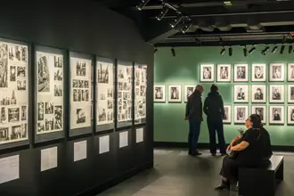 Fotografiska Berlin: Ausstellung: Helga Paris 'für uns'