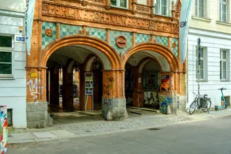 Berliner Höfe: Eingang zum Hof und zu den Sophiensälen