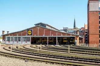 Berlin: Achtgleisige Wagenhalle I der U-Bahn