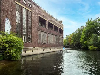 Waterkant Berlin: Flutgraben-Hauptgebäude