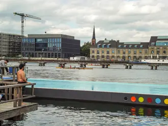 Waterkant Berlin: Badeschiff