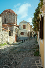 Rhodos: Gasse mit Kloster-Kiche Agios Georgios