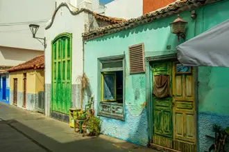 Puerto de la Cruz: farbenfrohe Fassade eines alten Gebäudes