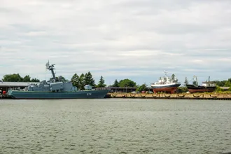 Usedom: Museumsschiffe im Hafen - Peenemünde